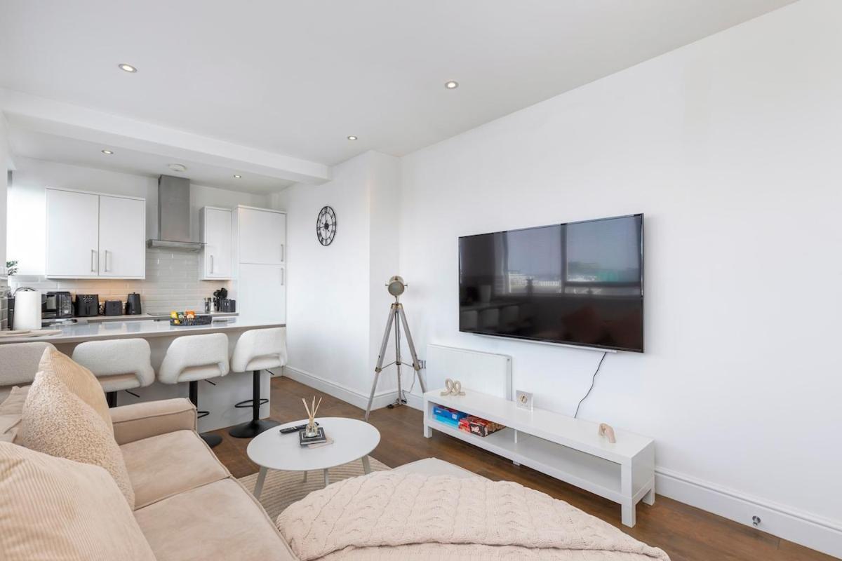 Luxury 2-bed Escape Apartment